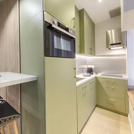 45 M2 - Garage - Paris La Défense 8 Min *